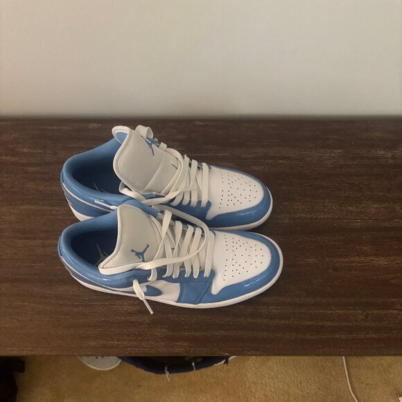 Mens Air Jordan Lows UNC University Blue, Size 8.5 - Picture 5 of 6